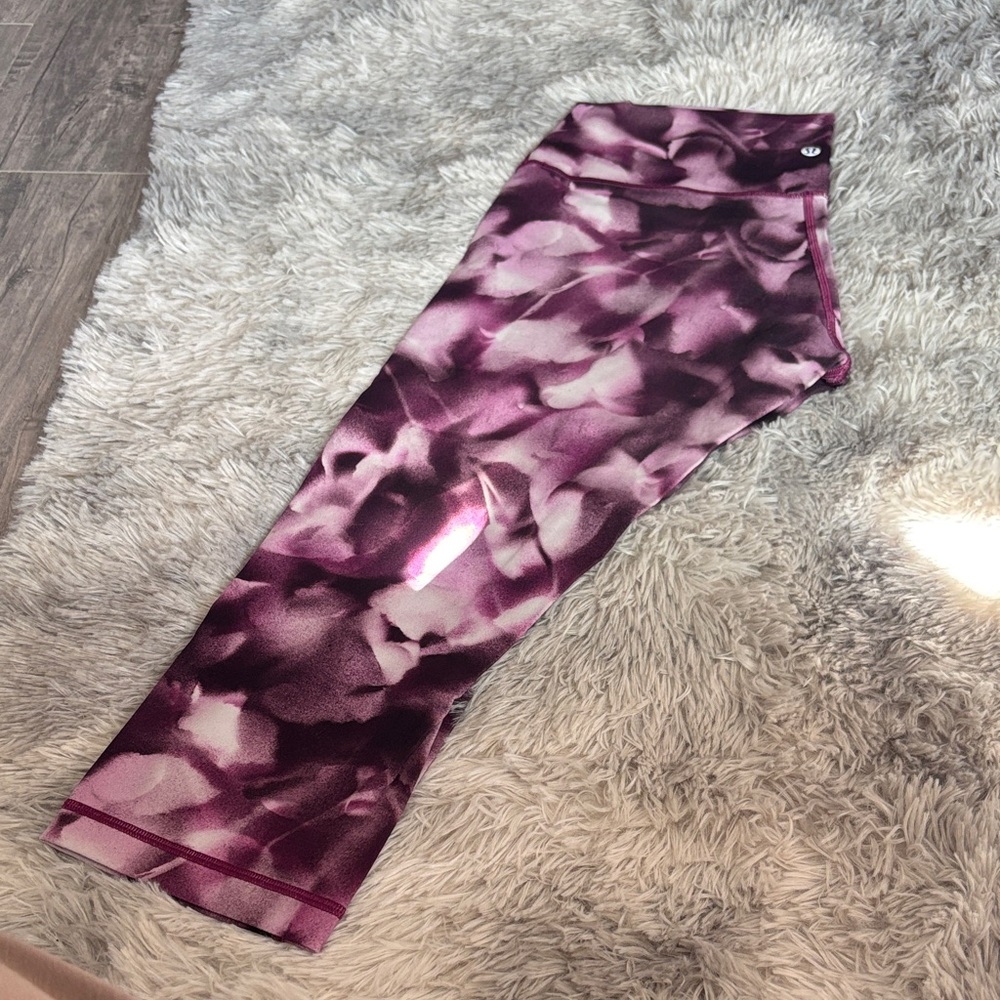 Women’s  Lululemon Cropped Purple Patterned Leggings